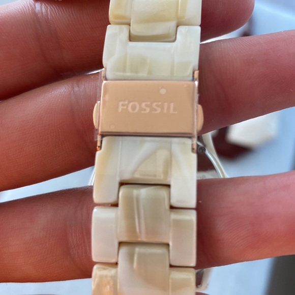 Fossil Watch - Picture 3 of 4